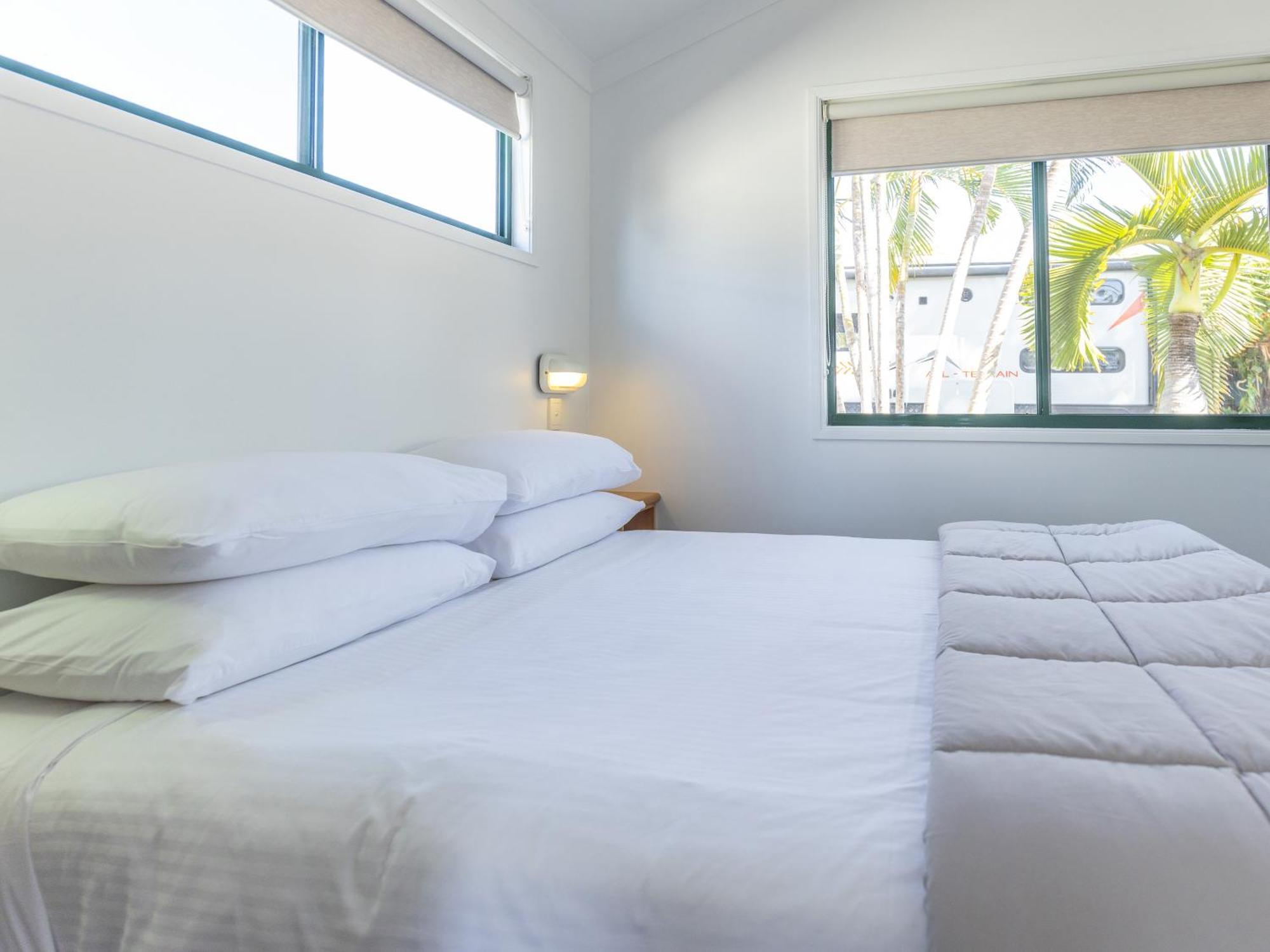 Nrma Bowen Beachfront Holiday Park Hotel Room photo