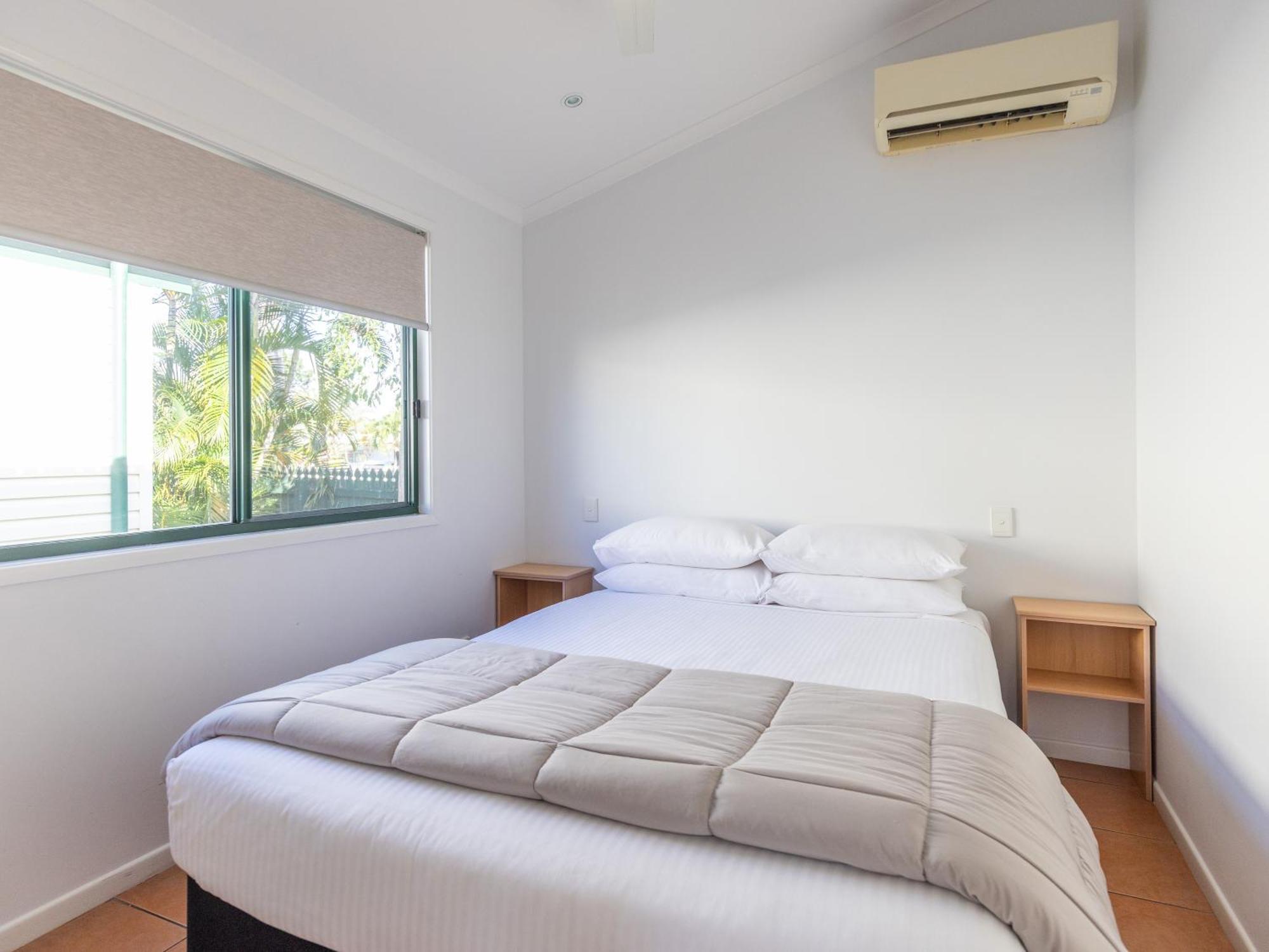 Nrma Bowen Beachfront Holiday Park Hotel Room photo